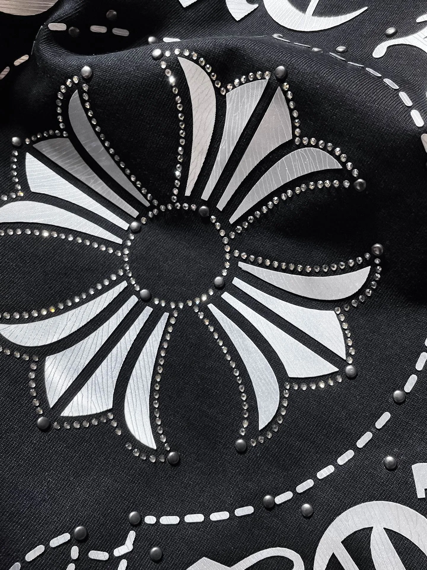 P170 New for summer Chrome Hearts 25ss Engraved film hot diamond version High gram weight environmentally friendly high-quality top fabric 280g Heavy hot diamond horseshoe Sanskrit letter cross short sleeves counter synchronization 1:1 replica version Recommended color: black white Size: S, M, L, XL